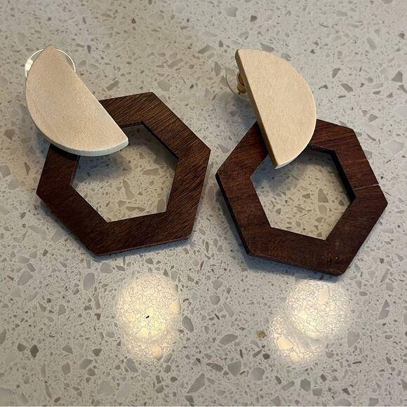 Wood Grain Pattern Hollow Geometric Circle Earrings - Picture 3 of 6